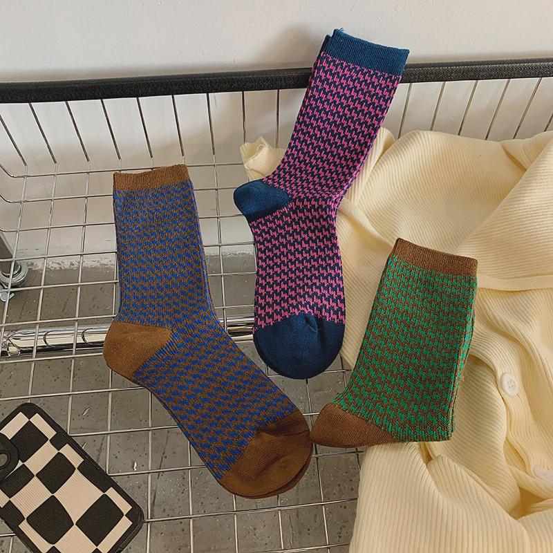 Double Needle Retro Japanese Houndstooth Women's Mid-Tube Socks – Breathable, Sweat-Absorbent, Trendy