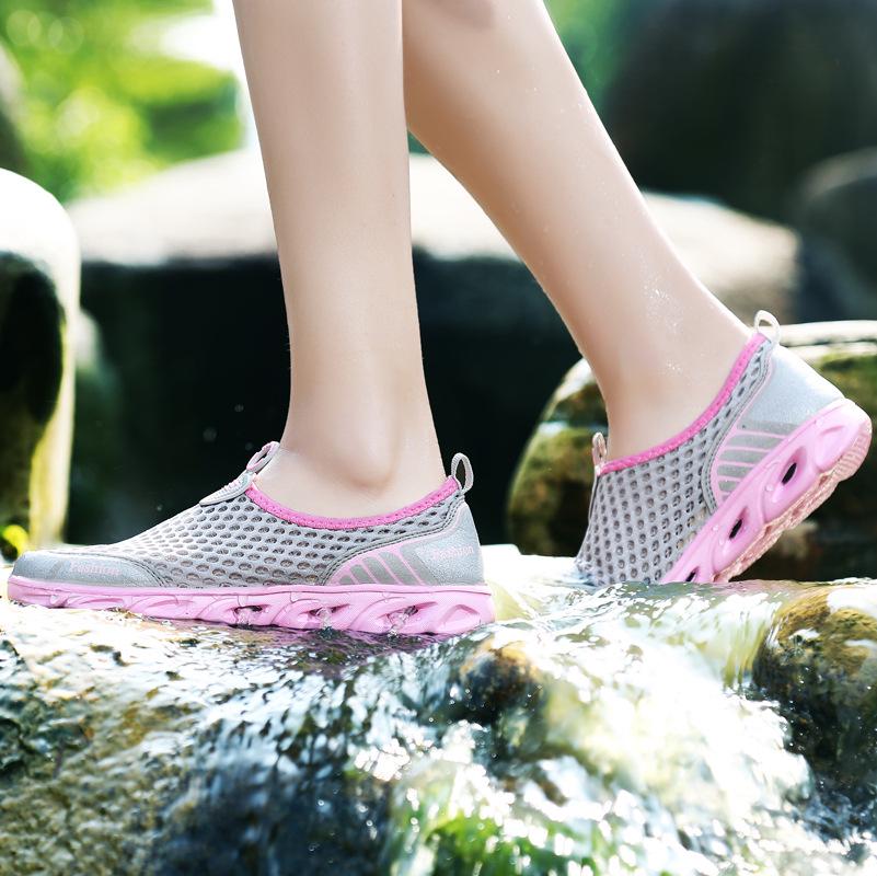 2021 Unisex Lightweight Slip-On Mesh Water Shoes