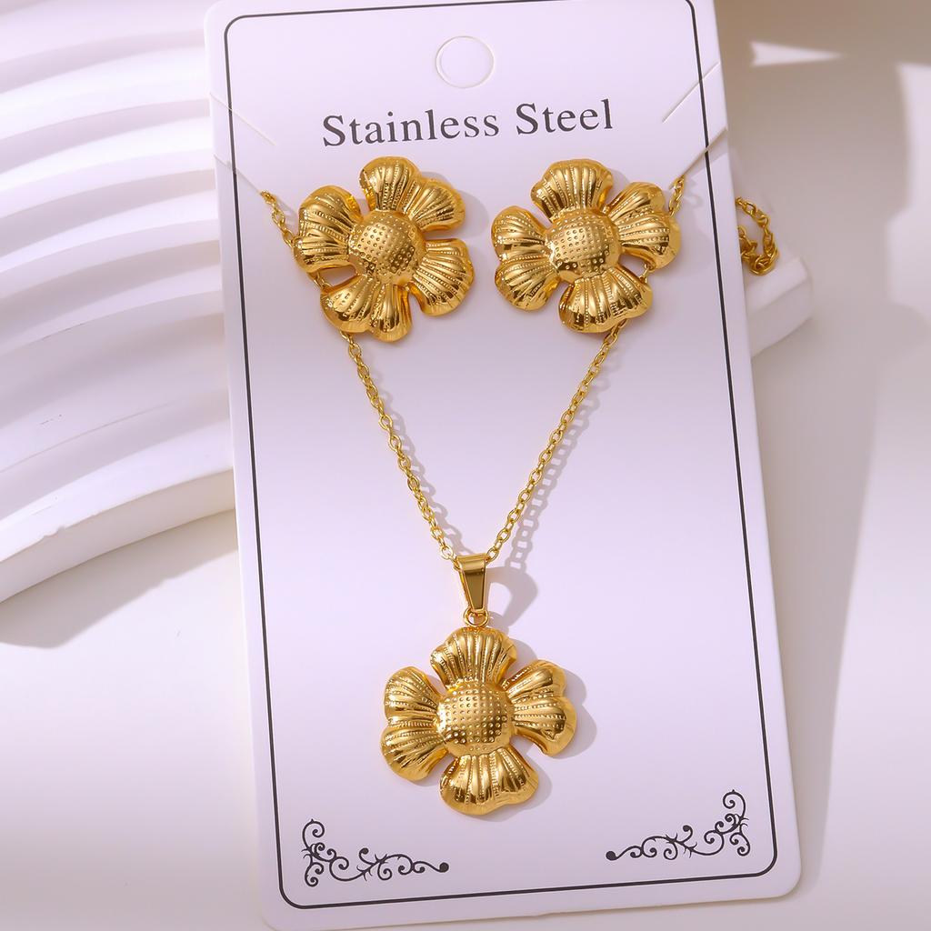 Personalized European and American Fashion Stainless Steel Stud Earrings Necklace Titanium Steel Non-fading Jewelry Set