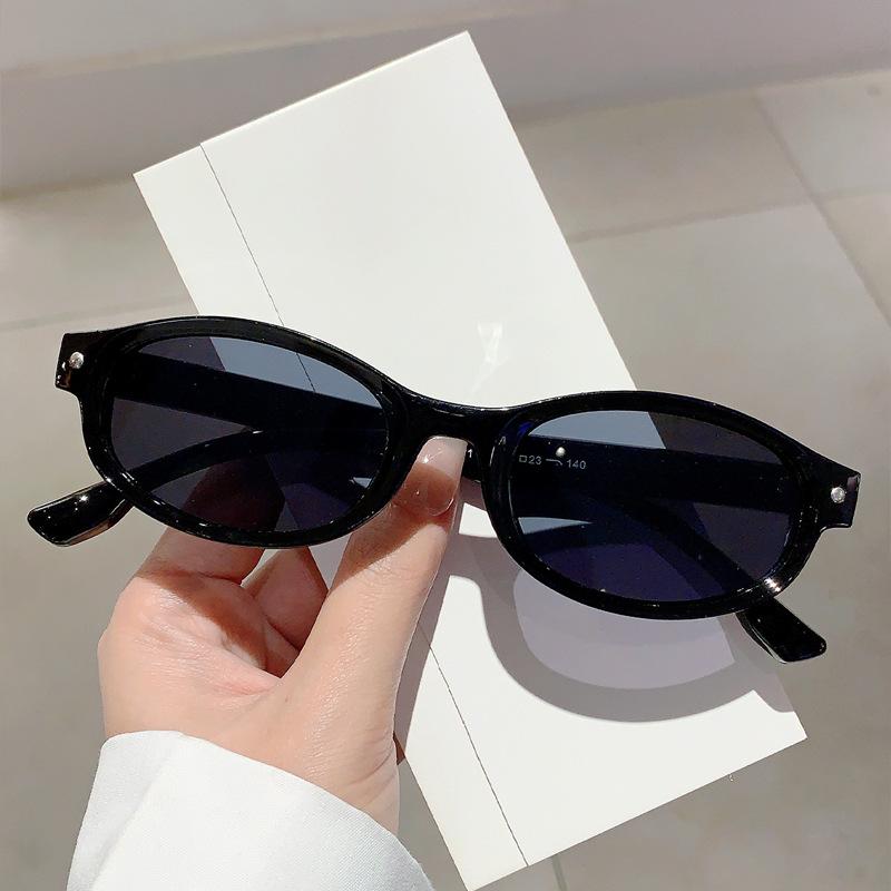

Classic Rivet Small Frame Oval Sunglasses Women For Men Vintage Sun Glasses Luxury Brand Designer Punk Popular Eyeglasses