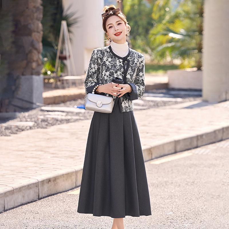 Spring 2025 Women's Embroidered Two-Piece Set: Short Jacket & Half Skirt