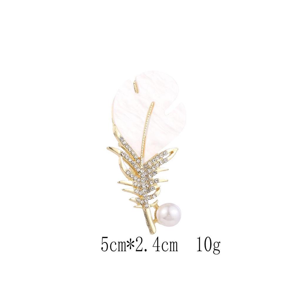 Elegant Feather Pin Brooch: High-End Versatile Corsage for Women