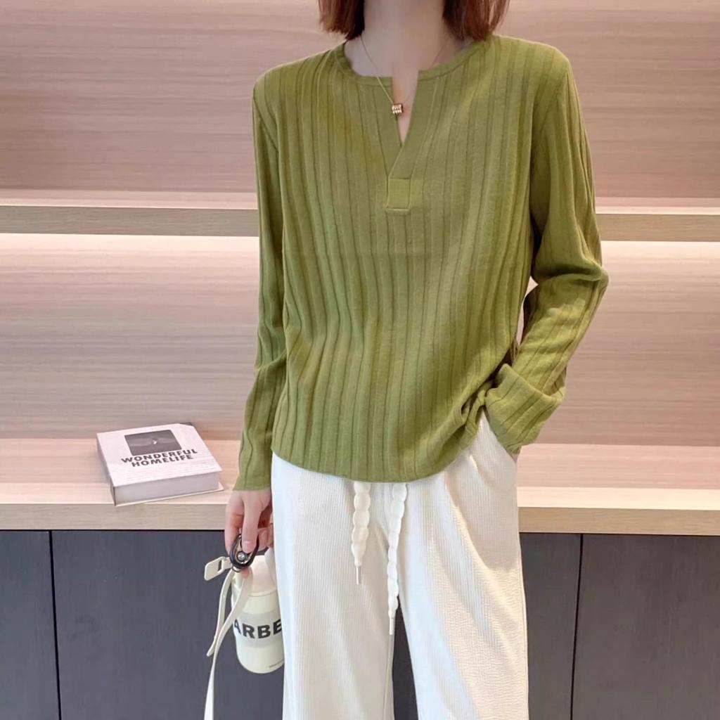 French Retro V-neck Knitted Sweater for Women In Autumn and Winter Slim Fit Long Sleeved Base Shirt for Outerwear