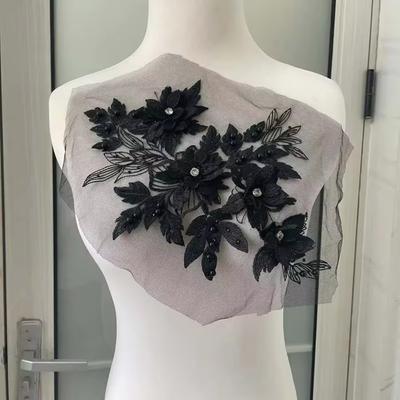 Elegante 3D-Blumenaufnäher Luxuriöse Kleiderapplikationen Kreative Blumen-Stickereien Abschlussballkleid