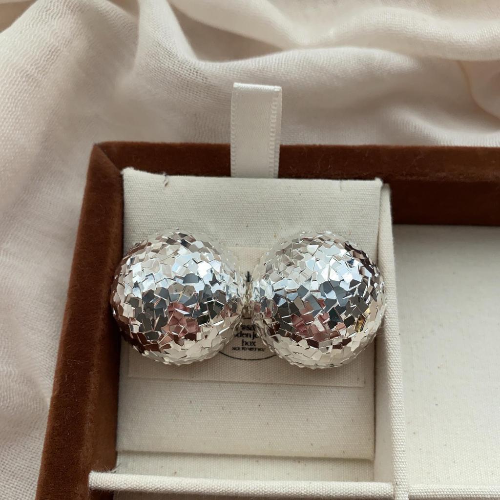 Three-Dimensional Spherical Stud Earrings, Metal Fragments, Texture Earrings, Niche, Cold And Shiny, Light Luxury, High-End And Unique.