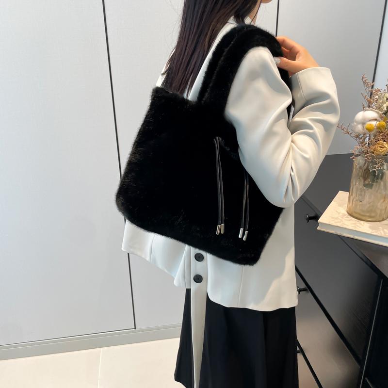 Puffer Handbag Women's Bag Faux Fur Shoulder Bag Autumn Winter Plush Tote Bag Casual Fuzzy Large Capacity Shopping Bag 2023 New