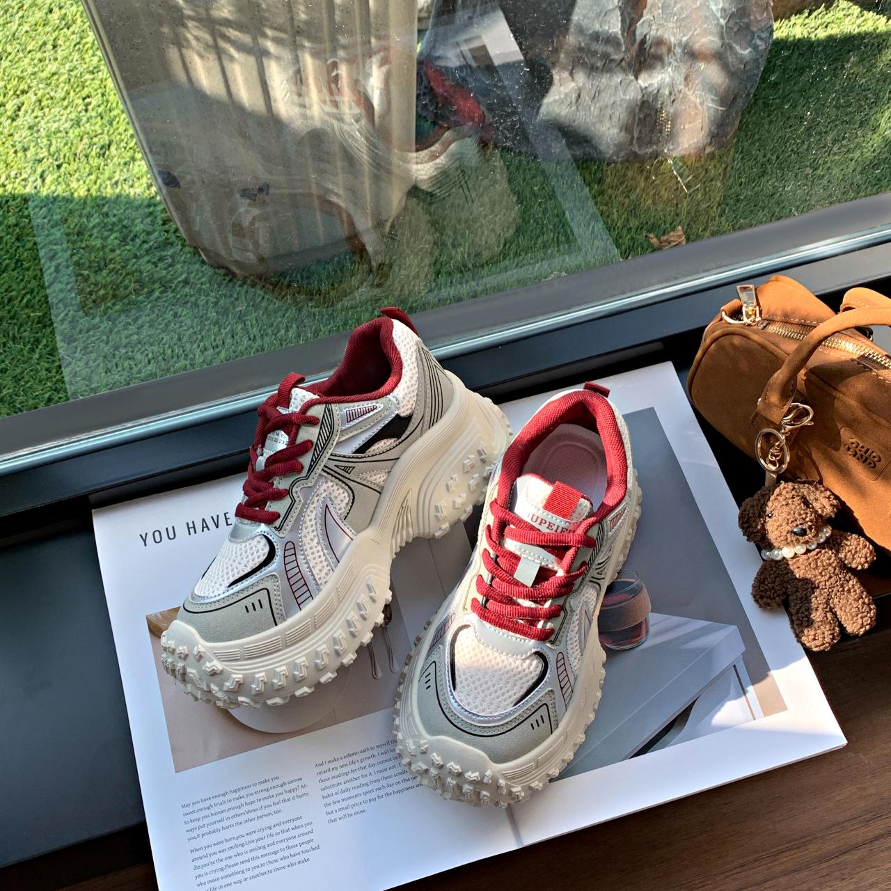 

2025 spring new thick-soled heightened lightweight dad shoes women s small and versatile casual sports shoes are popular 35 бежевый