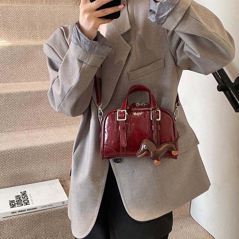 Retro Foreign Style Niche Oil Wax Leather Portable Pillow Bag Versatile Commuter Texture Messenger Women'S Bag