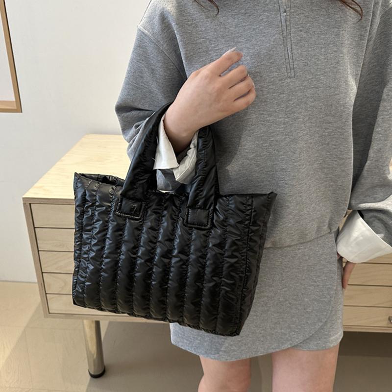 Large Capacity Quilted Tote Bag for Women Elegant Padded Solid Color Shoulder Bag for Vacation Casual Commuting Handbags