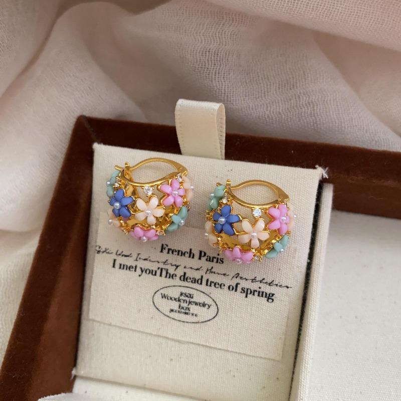 

French Retro High-End Small Flower Basket Earrings, Gold Gentle Temperament Earrings, Niche Design Floral, Earrings