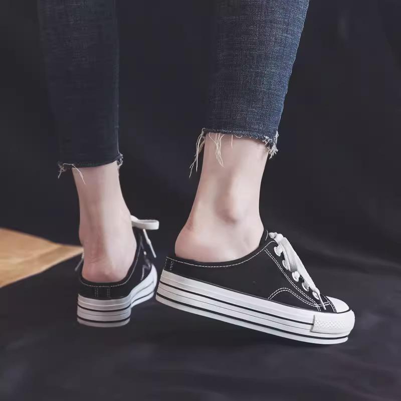 5 cm dicke Sohle innere Höhenzunahme ohne Absatz zwei Tragearten 2025 Frühling und Sommer neu koreanische Version Halbslipper Studenten-Canvas-Schuhe Damen