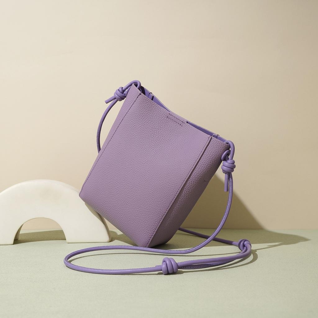 New Top Layer Cowhide Leather Lightweight and Simple Tote Bag for Women Versatile Bucket Crossbody Bag Knot Adjustable Shoulder Bag