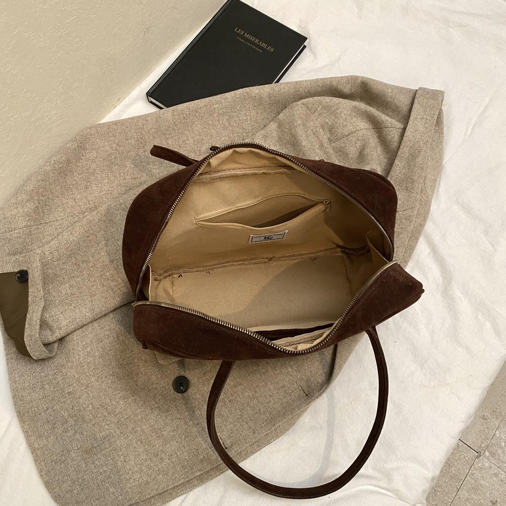 Matte Retro Single Shoulder Armpit Work Commuting Bag for Women In Autumn and Winter New Fashionable Versatile Tote Bag