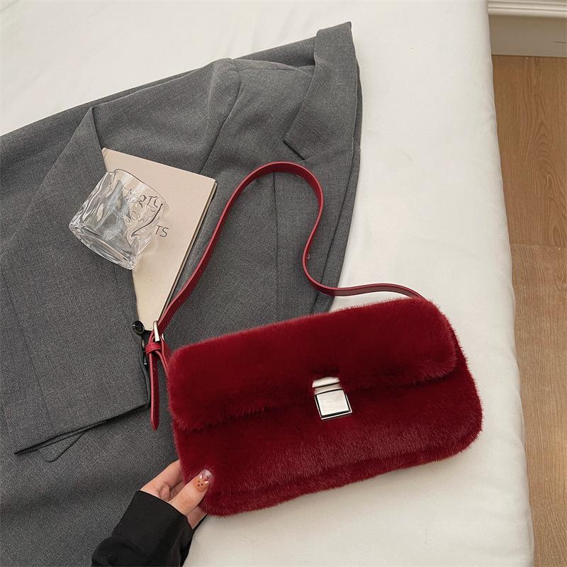 Autumn New Fashionable Chain Bag Niche Plush Bag Simple Casual Large Capacity Underarm Bag Fluffy Bag