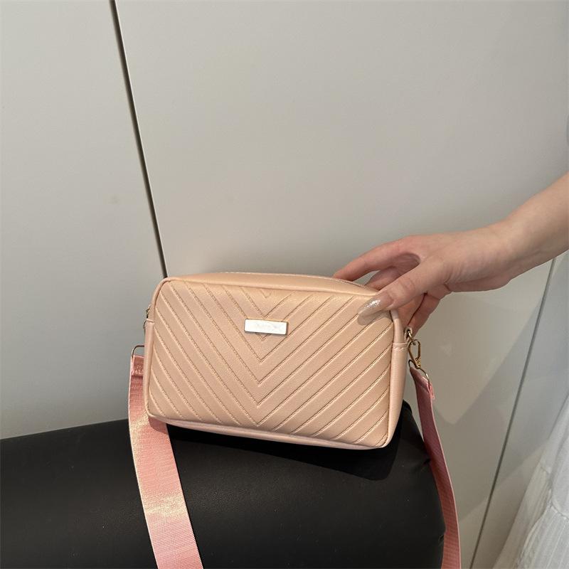 Women's Bag 2025 New Wavy Small Square Bag Embossed Camera Bag Casual Shoulder Bag Hair High Sense Internet Celebrity