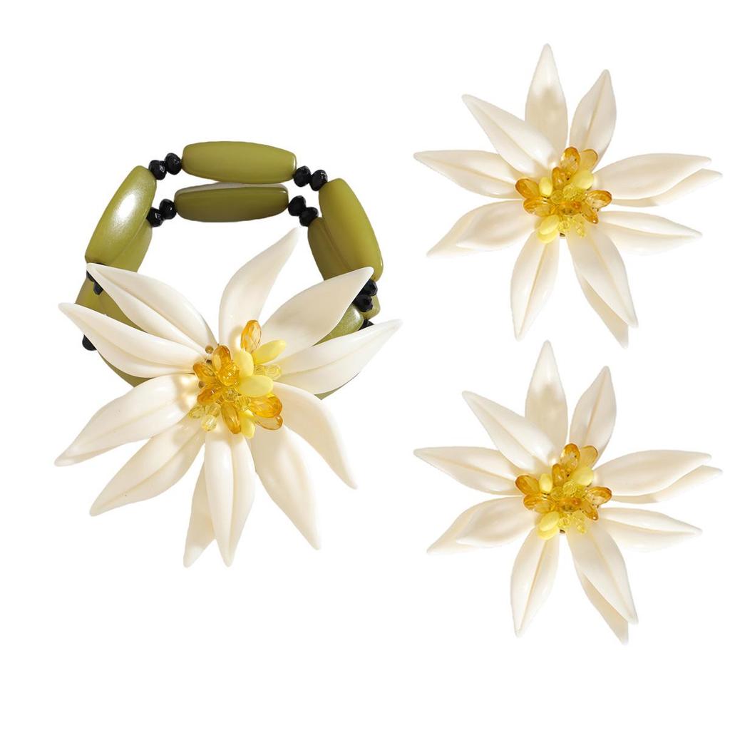 European & American White Flower Stud Earrings & Double-Layered Necklace Choker Set