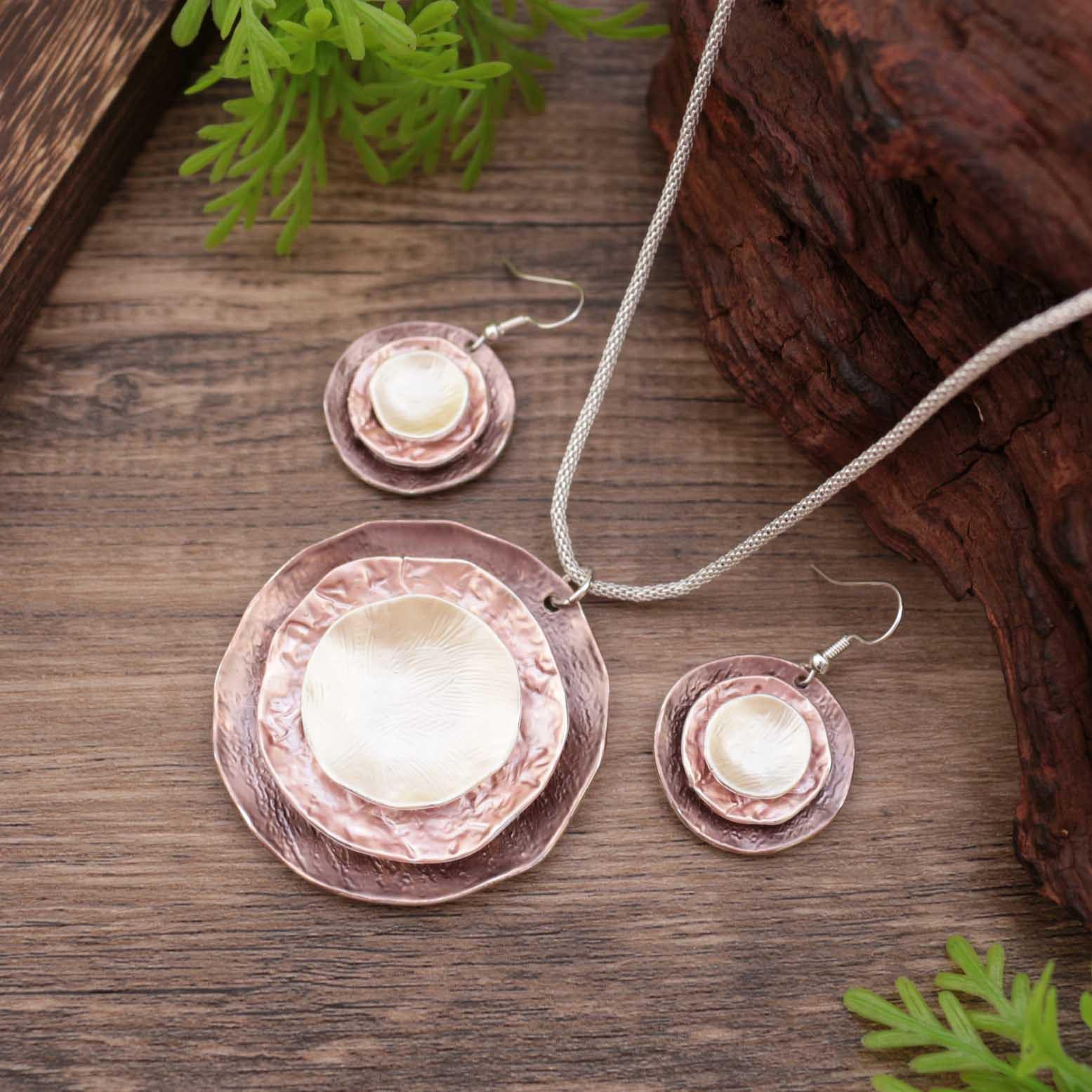 

Новые эмалевые трехслойные серьги-пусеты в виде круглого торта, набор длинных подвесок, женское преувеличенное высококлассное круглое ожерелье