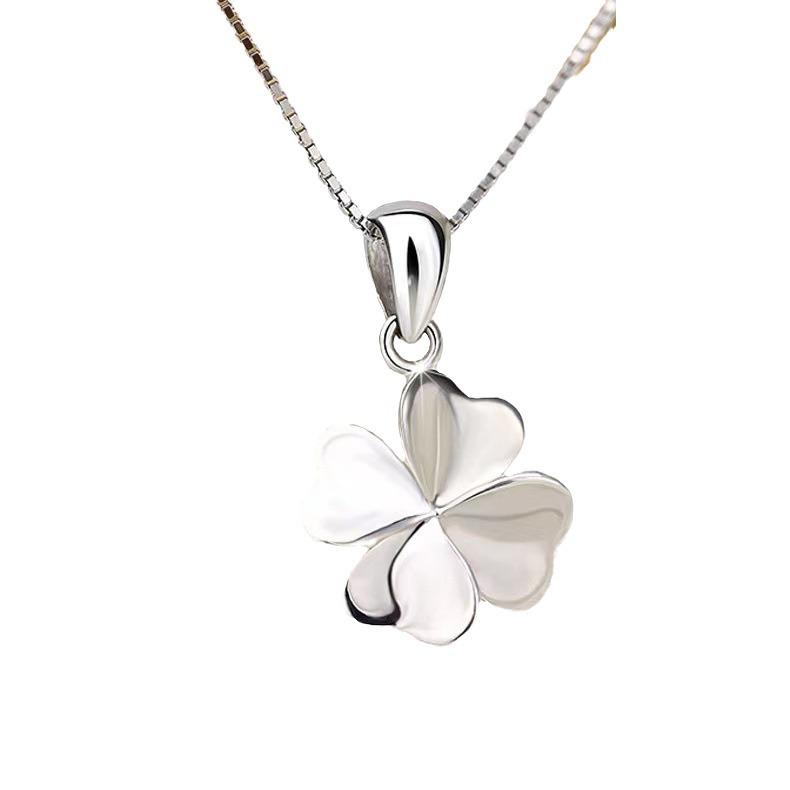 Collier Pendentif Trèfle à Quatre Feuilles Minimaliste pour Femme - Chaîne de Clavicule Rétro Luxe