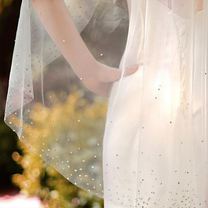 1 Tier Wedding Bridal Veil with Comb Sparkling Rhinestones Adornment Short Fingertip Length Cut Edge Tulle Veil