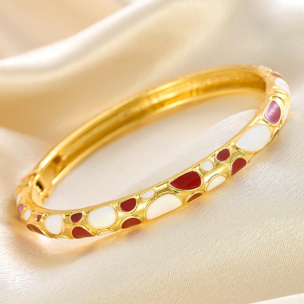 Fashion Enamel Dropped Glaze Flower Texture Closed End Bracelet For Women Retro Gold Copper Metal Bracelet Party Jewelry Gifts