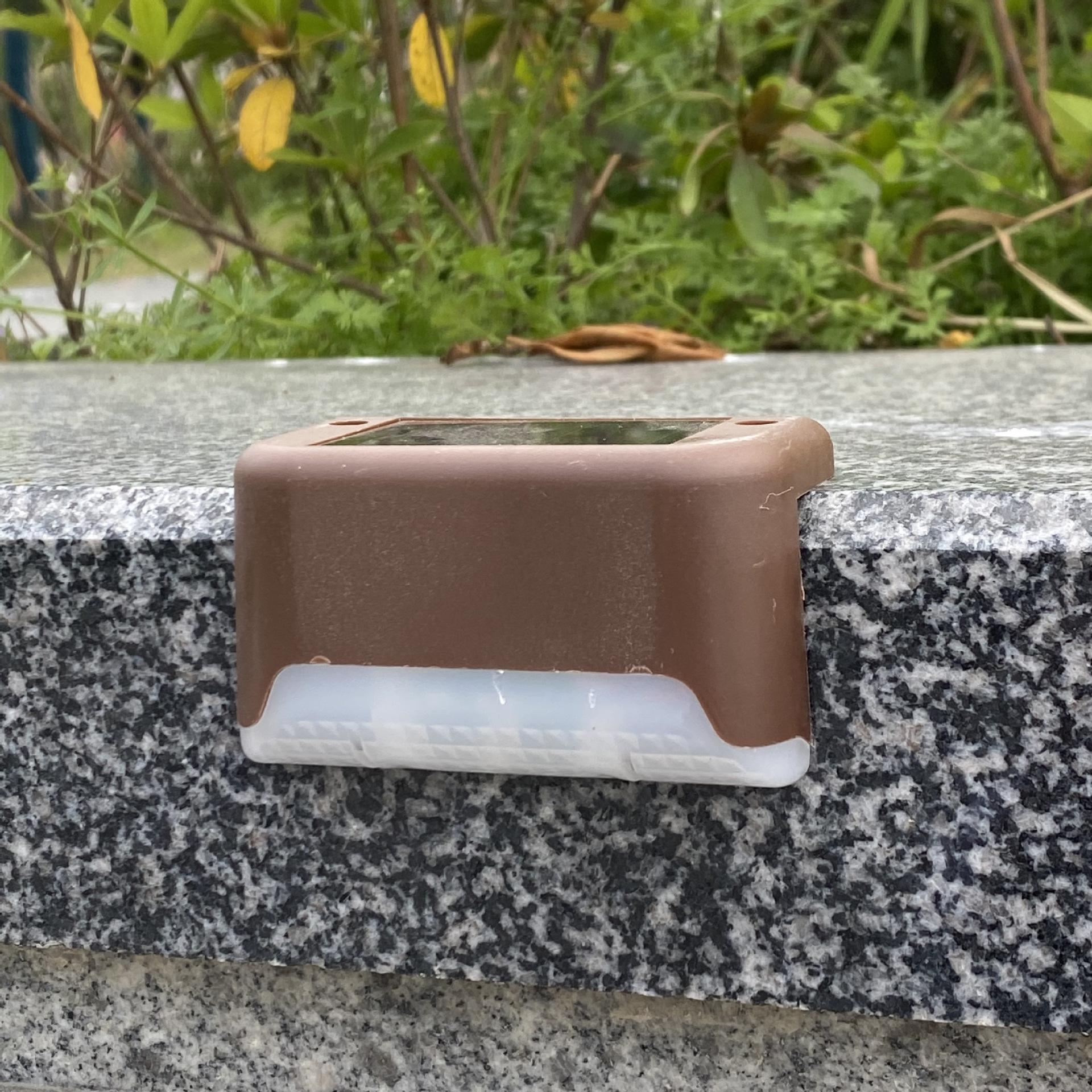 

Outdoor Solar Stair Light Waterproof Landscape Step Lamp with Auto on/Off Stylish Railing Decoration Light for Garden Yard Patio коричневий
