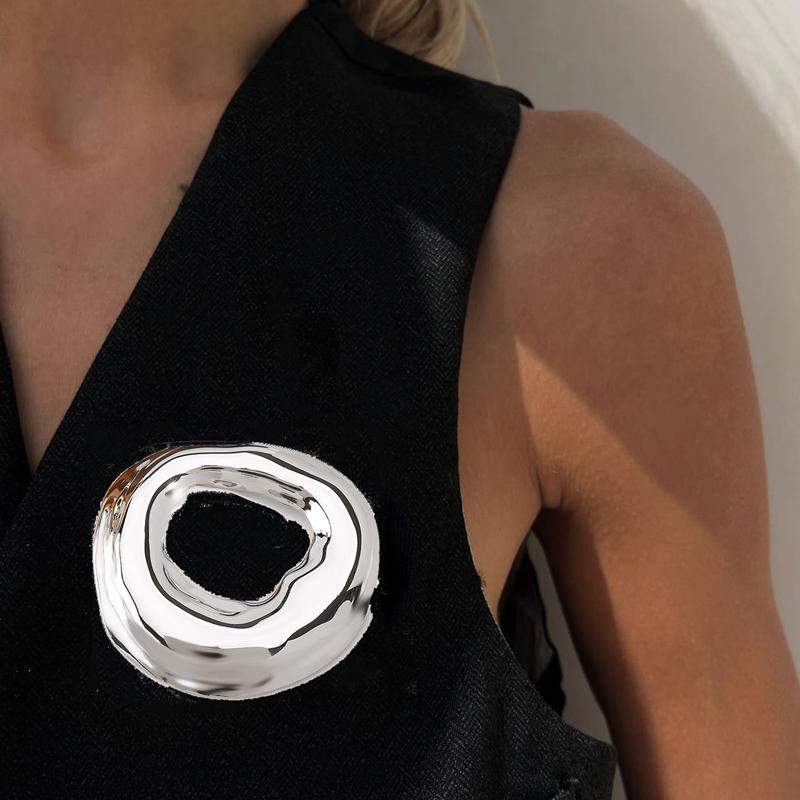 Vintage Stainless Steel Round Irregular Brooch for Women Exquisite Metal Circle Geometric Brooch Suit Accessories Zircon Gift