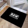 Eine Dekoratives Muster Fußmatte mit RAW Logo, Schwammdicke 1,19 cm - Matten Gewicht 600 Gramm pro Quadratmeter, Rutschfeste Polyester Fußmatte, Maschinenwas