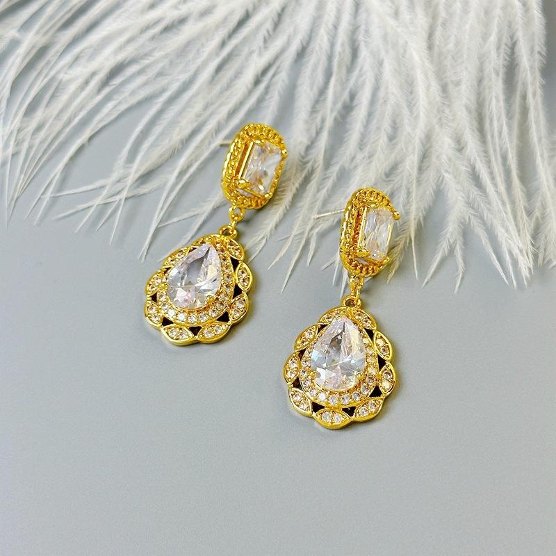 

Temperament Light Luxury Design Water Drop Shaped Earrings High Sense Zircon Personalized Stud Earrings золотой
