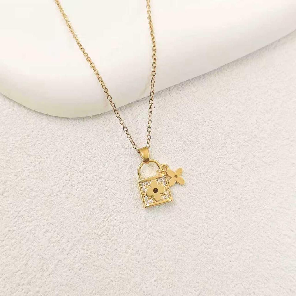 Women's Gold-Plated Copper Necklace: Luxury Fu Lu Pendant Clavicle Chain - Versatile Fashion Accessory