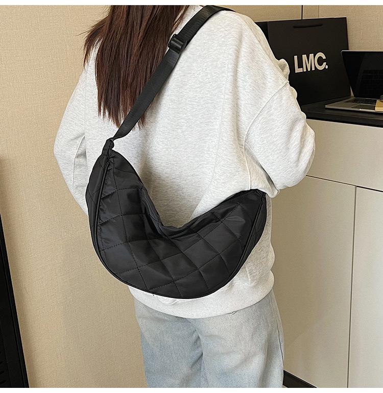 Autumn/Winter 2025 Large Casual Nylon Dumpling Bag - Versatile Crossbody & Single Shoulder Commute Tote for Women.