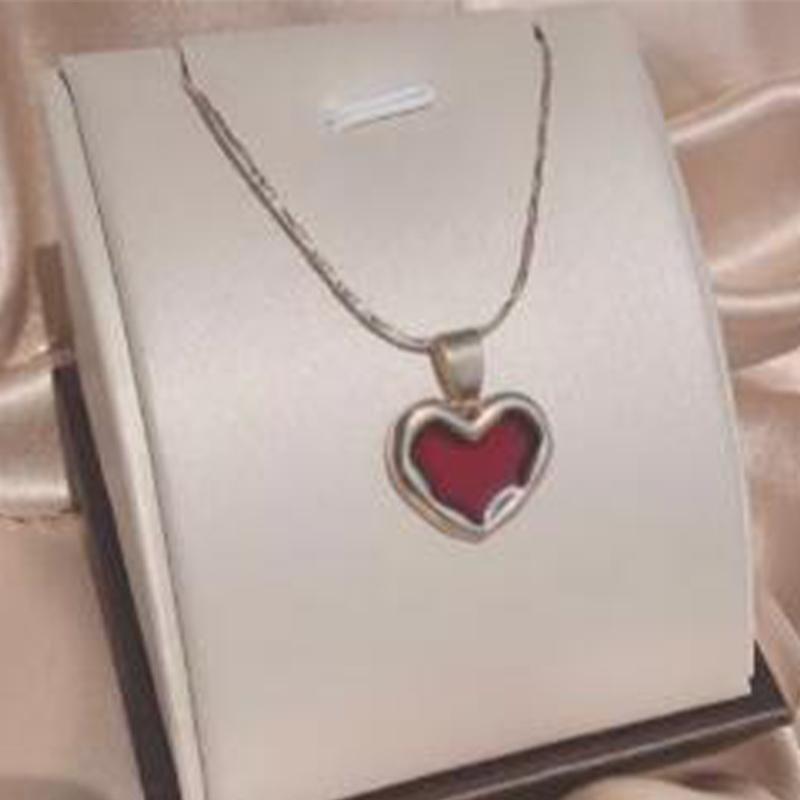 Ожерелье с персиковым сердцем