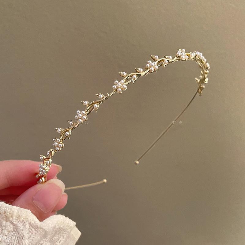 

Элегантная цветочная повязка на голову со стразами для женщин - Цинковый сплав, украшена жемчугом и цветами, идеально подходит для повседневной носки, вечеринок, модный аксессуар