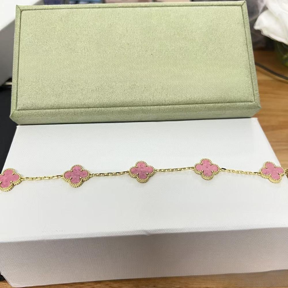 Vierblättriges Klee- und Fünfblüten-Armband mit rotem Achaten - Ein Geschenk für deine Freundin