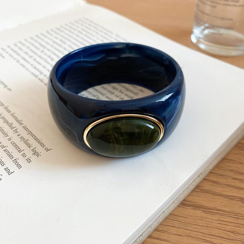 Acrylic Oval Gradient Bracelet Minimalist Fashion Statement Jewelry Women Daily Wear