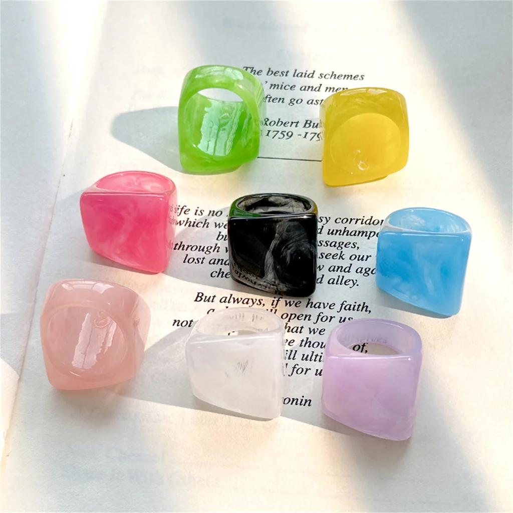 Kleurrijke Snoepkleurige Harsringen voor Vrouwen Zoete Acryl Koreaanse Mode Schattige Anillos Mujer Geometrische Onregelmatige Eenvoudige Sieraden