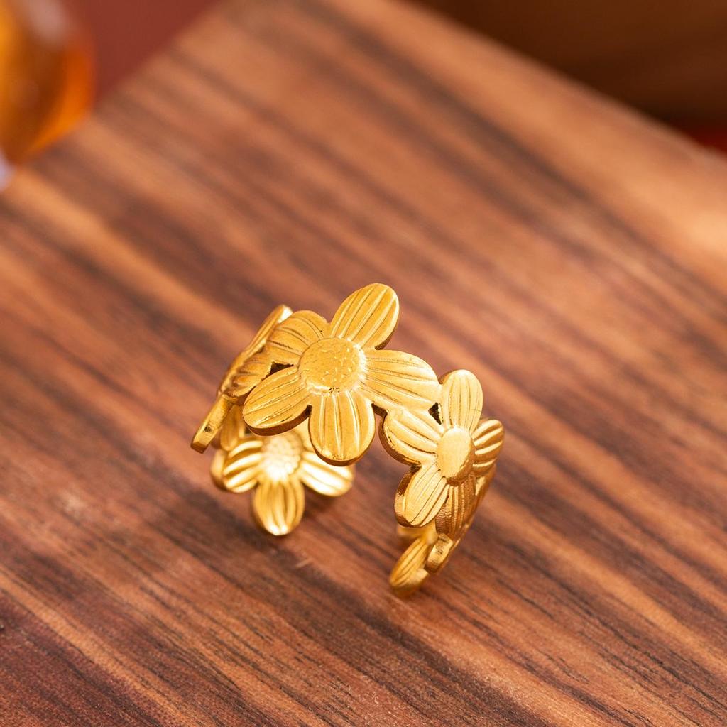 Chrysanthemum Stainless Steel Non-Fading Daisy Ring - Titanium Steel Open Design with Vacuum Electroplating.