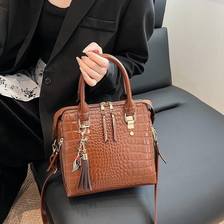 

2025 Новая Модная Сумка-тоут с Текстурой Однотонная с Узором Под Камень Большой Вместимости На Одно Плечо Ручная Носимая Через Плечо 25cm×14cm×24cm коричневый