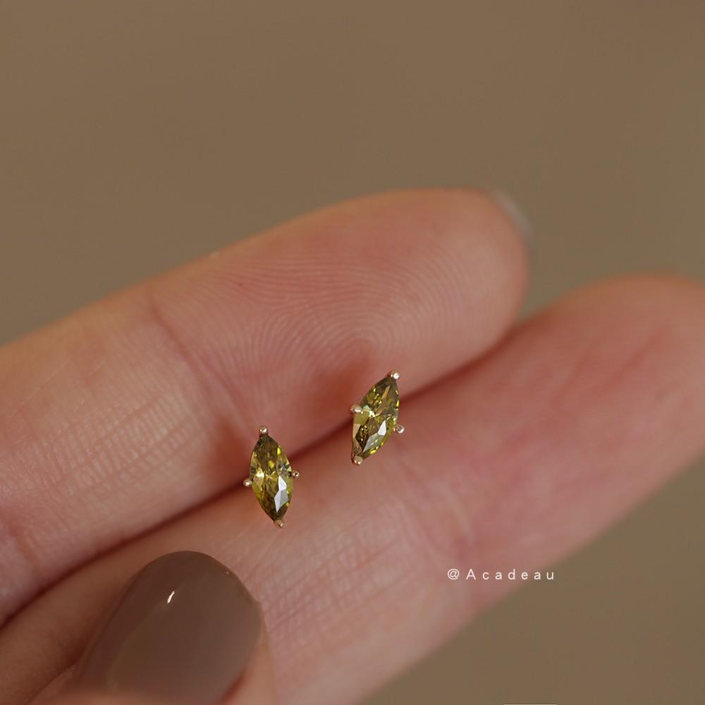 

Olive green horse eye diamond S sterling silver gold-plated stud earrings, green zircon earrings, fresh and simple versatile earrings. 925 silver
