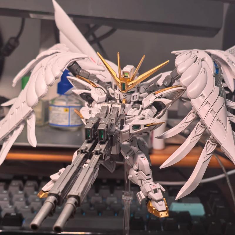 GL MGSD Wing Zero EW Snow White Version Angel Feather Drop Mech Assembly Model Kit Action Figure Desktop Decoration Doll Boy Toy