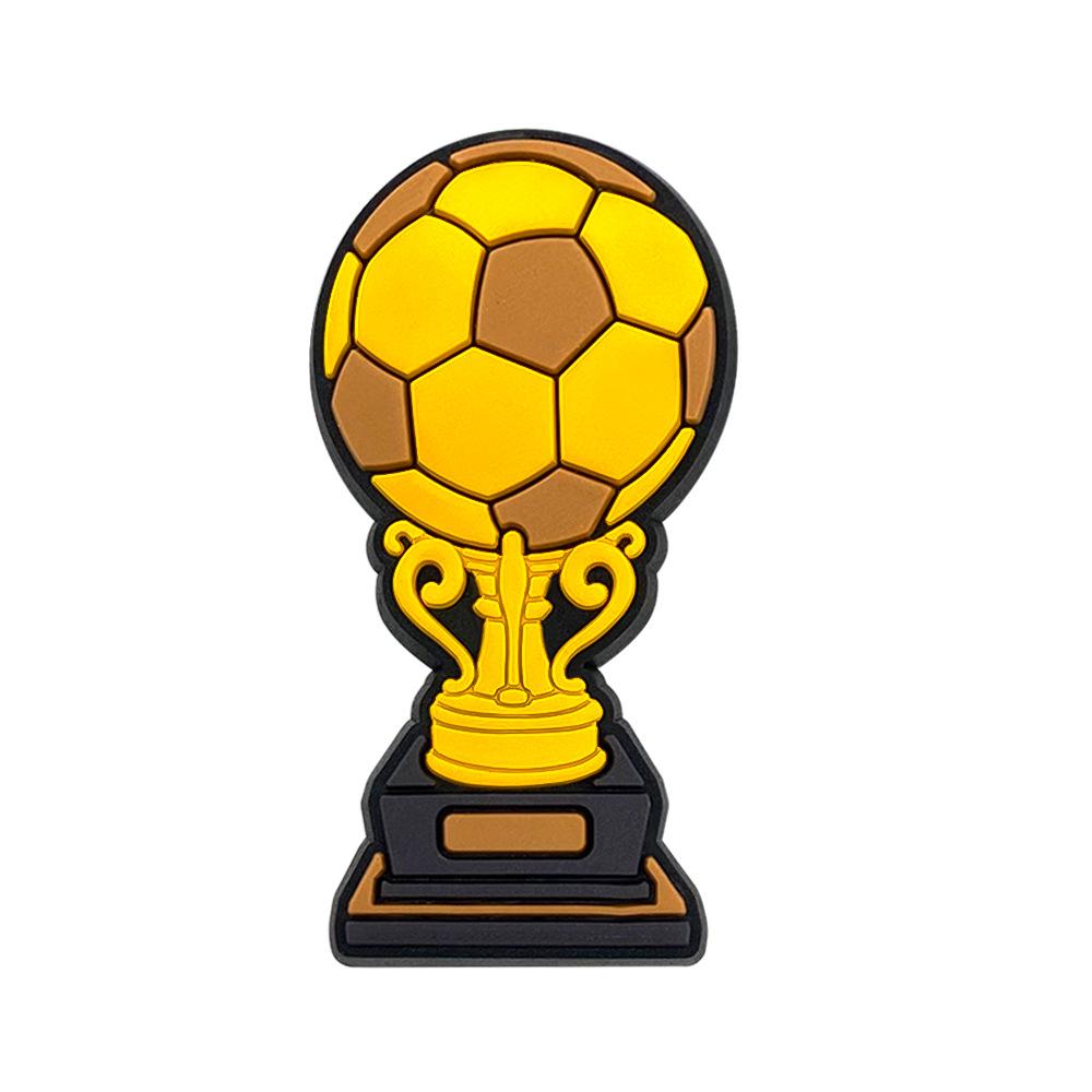 6er Set Fußballschuh-Anhänger Abnehmbare Accessoires für Clogs Schuhe Inklusive Pokal Fußball Ball Feuerball Spieler-Silhouette Trikotnummer 7