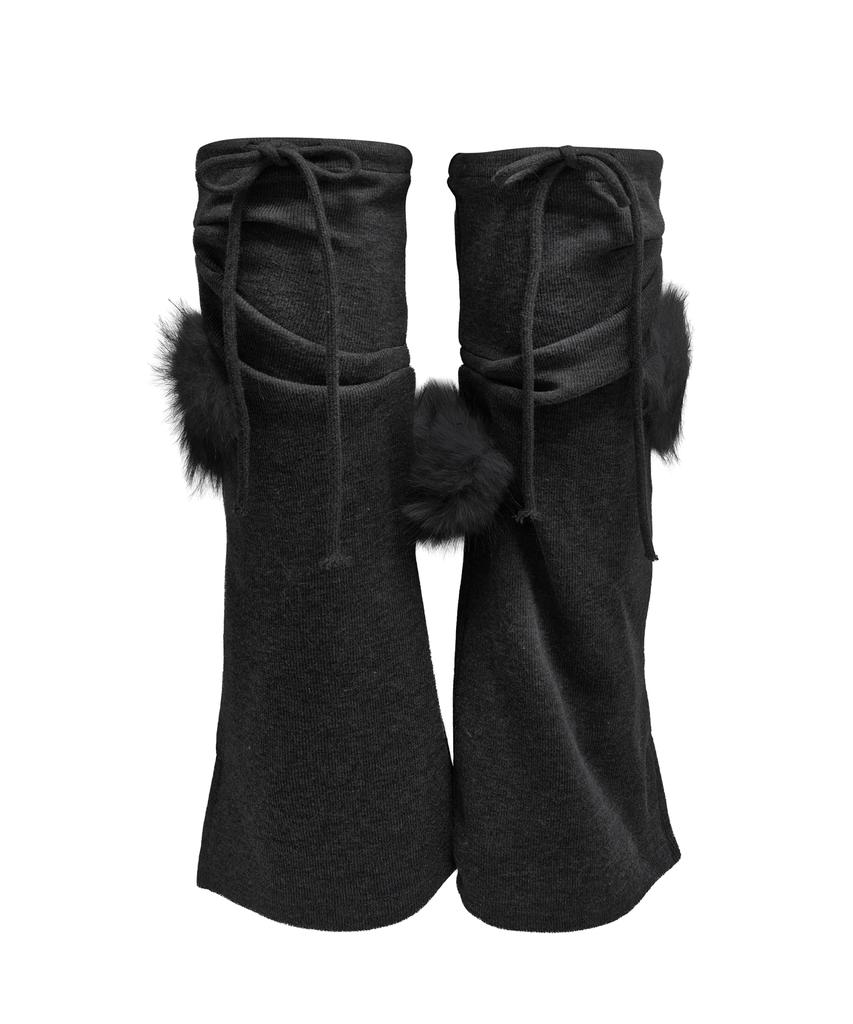 Jeongdo Curved Fur Leg Warmers . Black