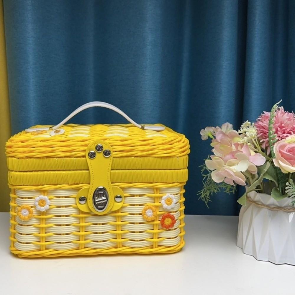 Rattan Woven Hand-held Basket Portable Packaging Box  for Wedding Gifts and Holiday Packaging