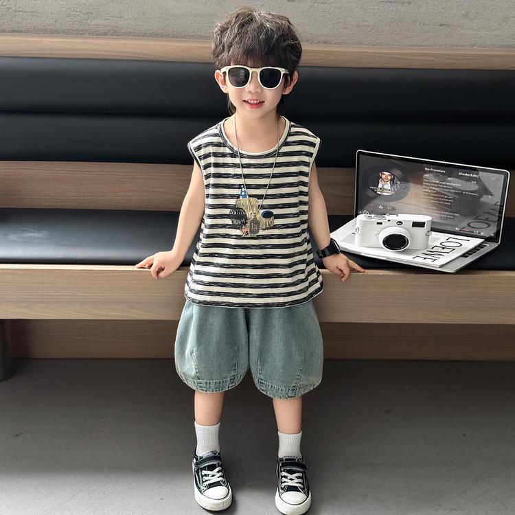 2026 Boys Korean Style Striped Vest & Cartoon Print Denim Shorts - Summer Two-Piece Set 140 cm чёрный