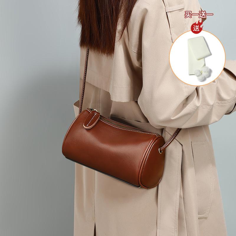 

Сумка Женская 2025 Лето Женская Сумка Сумка Через Плечо Кожаная Сумка-Подушка Сумка-Цилиндр Женская Модная Сумка на Плечо Багаж темно-коричневого