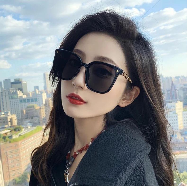 Women's Fashionable Anti-UV Slimming Round Sunglasses with Metal Legs - Versatile Summer Eyewear