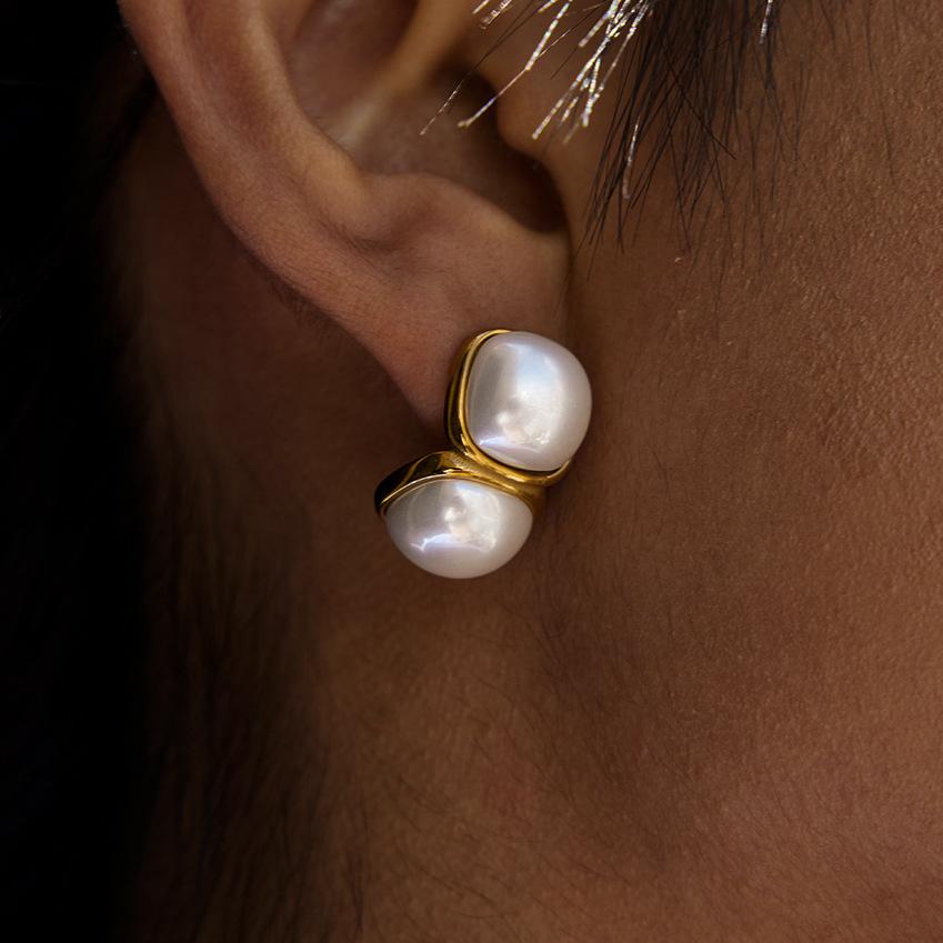 Elegant and elegant style pearl stud earrings, niche high-end earrings, earrings and jewelry.