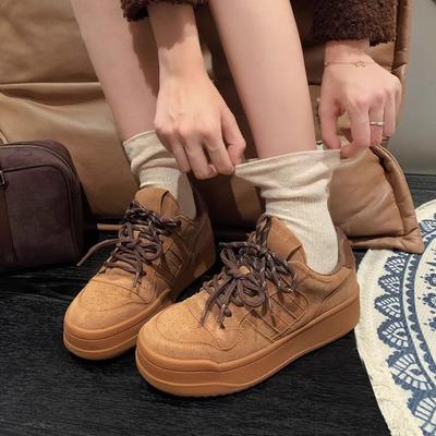 Korean Version of Fashionable Platform White Shoes Women's 2024 New Retro Versatile Velvet Round Head Lace-up Casual Sports Shoes