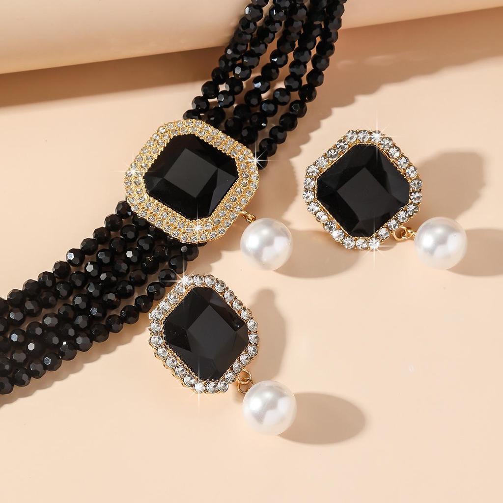 Luxusní vícevrstvý geometrický křišťálový choker a sada barevných náušnic