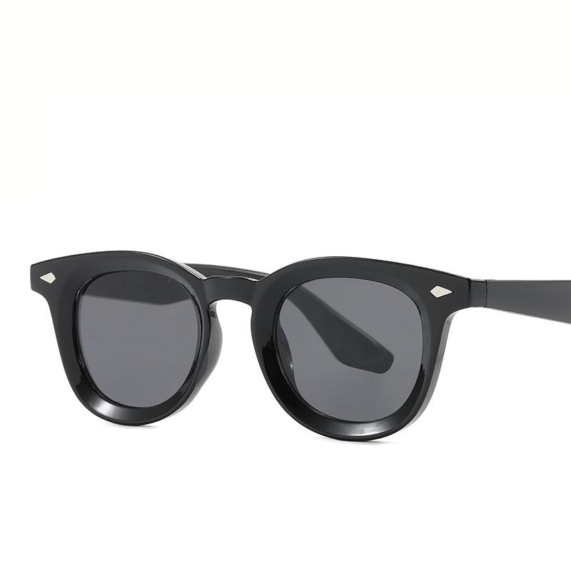 Non-polarized Men Plastic Round Rice Nail Sunglasses Compact and Simple Casual Fashion Style Vintage Punk Shade Rivet Concave Frame Eyewear