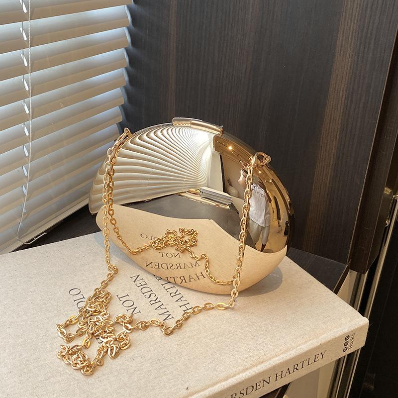 

Acrylic box bag 2025 new European and American fashion glossy shoulder ins Internet celebrity women chain mouth red envelope срібний